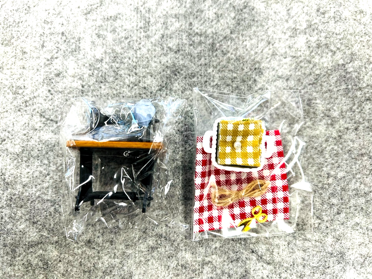 Decoration Mini Household Sewing Machine Model Set - Basket, Fabric, Scissor