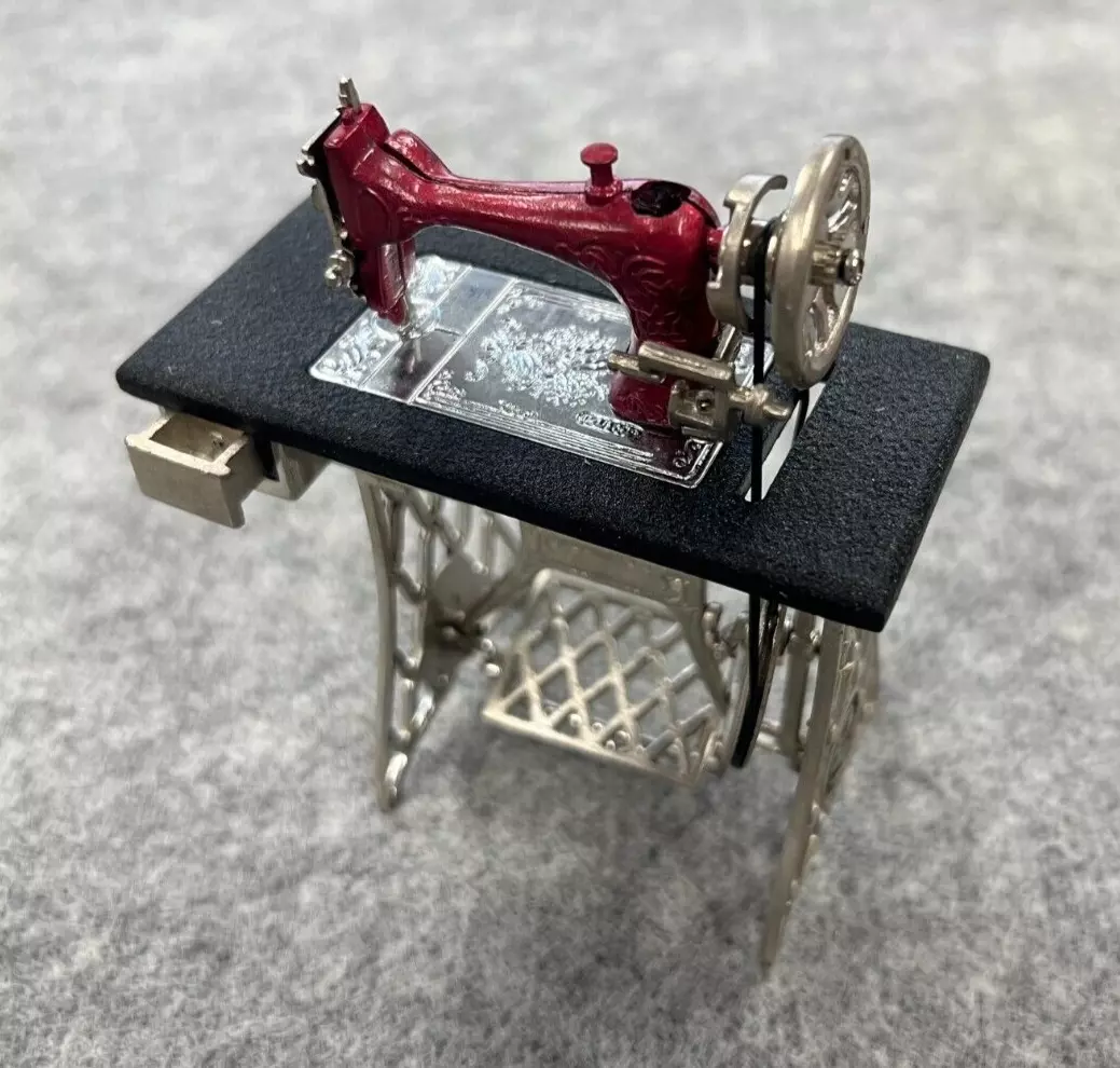 Mini Sewing Machine with lighter - Red