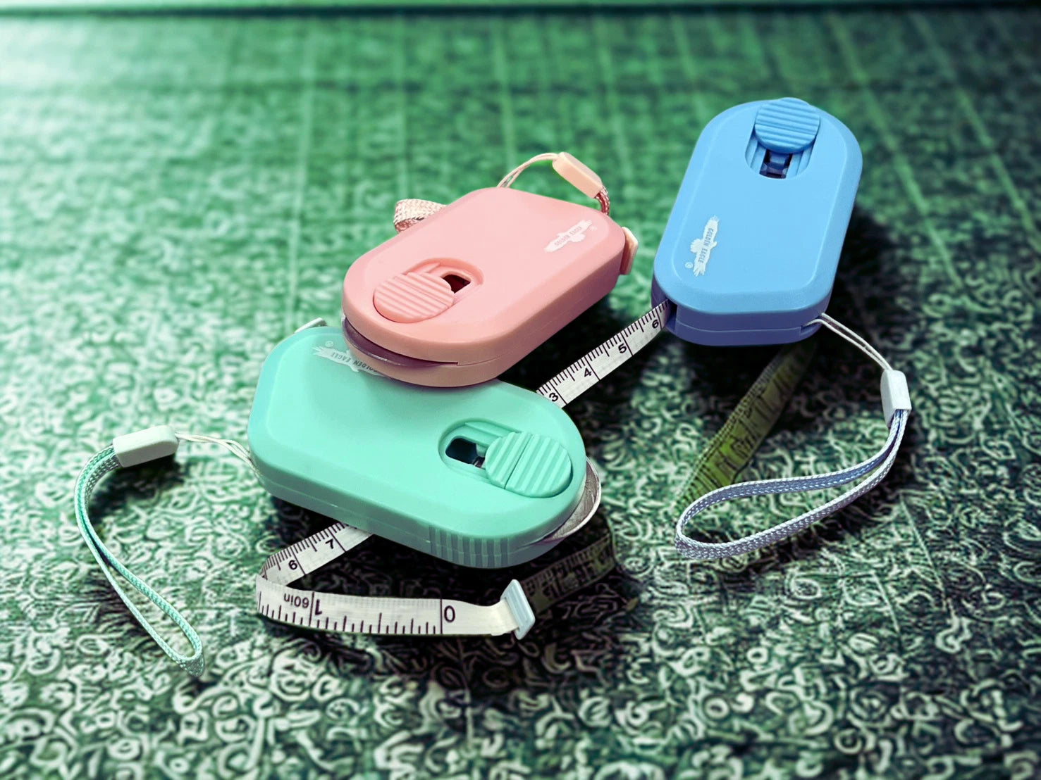 Golden Eagle - 28mm Rotary Cutter with Tape Measure inch/cm